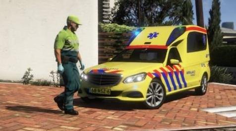 侠盗猎车手5MOD 奔驰E-class Dutch Ambulance Facelifted