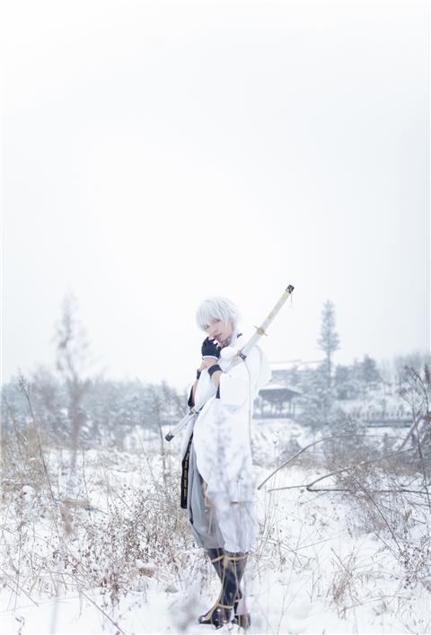 《刀剑乱舞》鹤丸国永cosplay 是和雪一样的鹤哦，能找到我吗？,cosplay图片,二次元图片