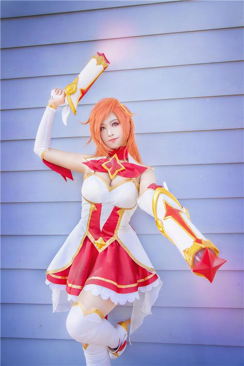 《英雄联盟》赏金猎人星之守护者cosplay