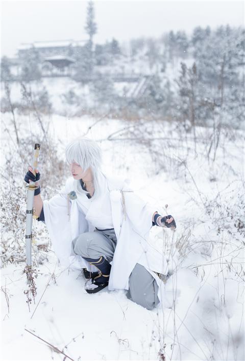 《刀剑乱舞》鹤丸国永cosplay 是和雪一样的鹤哦，能找到我吗？,cosplay图片,二次元图片