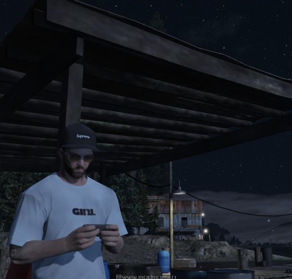 侠盗猎车手5「GTA5」Mod: 女孩滑冰标志T的两个模型重新纹理选项为迈克尔