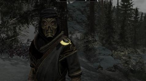 上古卷轴5：重置版MOD Hoodless龙祭司 - 改进了密切的头盔