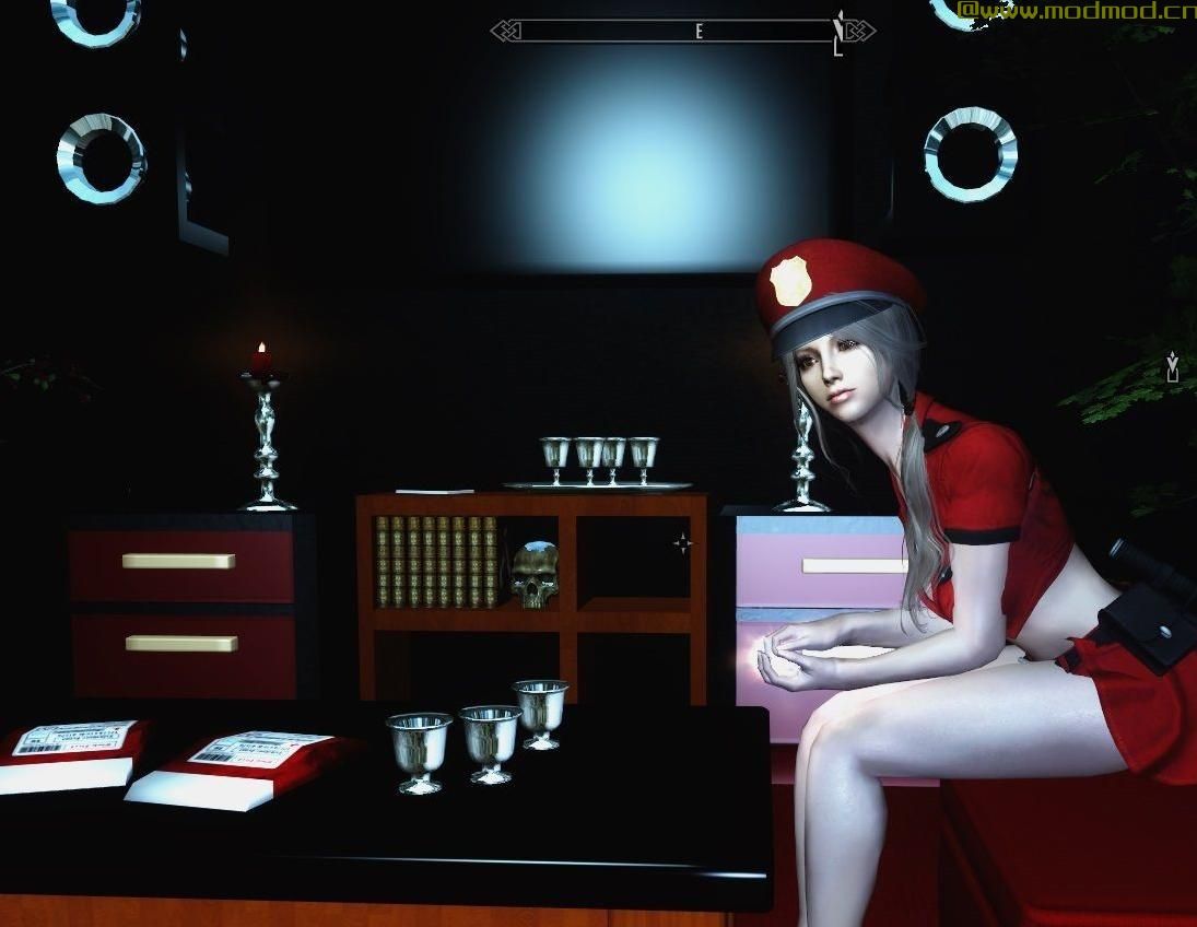 上古卷轴5：天际MOD 性感红衣警服