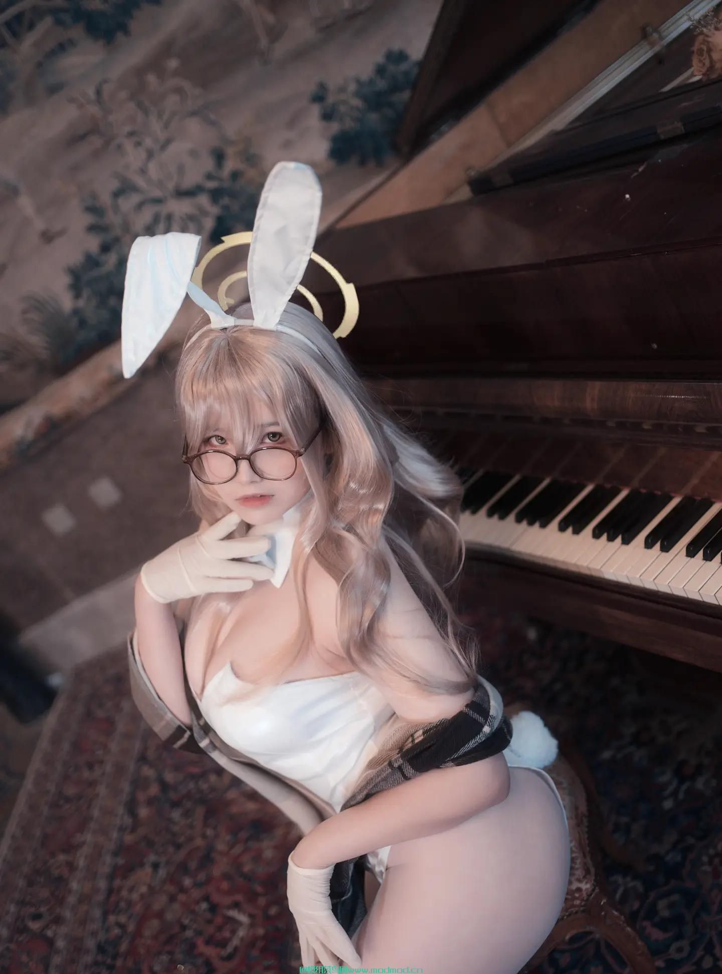 阿半今天很开心cosplay蔚蓝档案室笠茜兔女郎套图47P