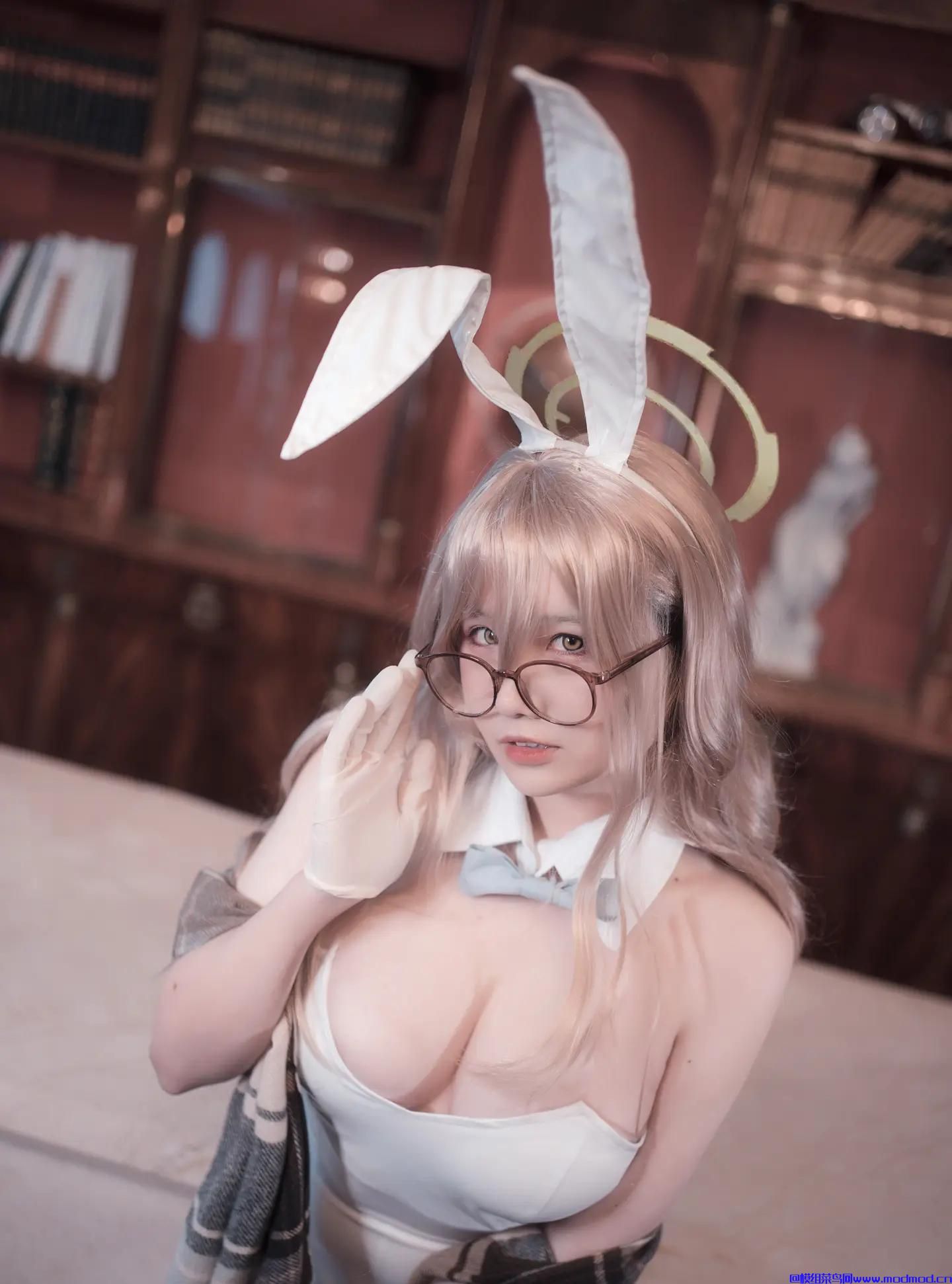 阿半今天很开心cosplay蔚蓝档案室笠茜兔女郎套图47P