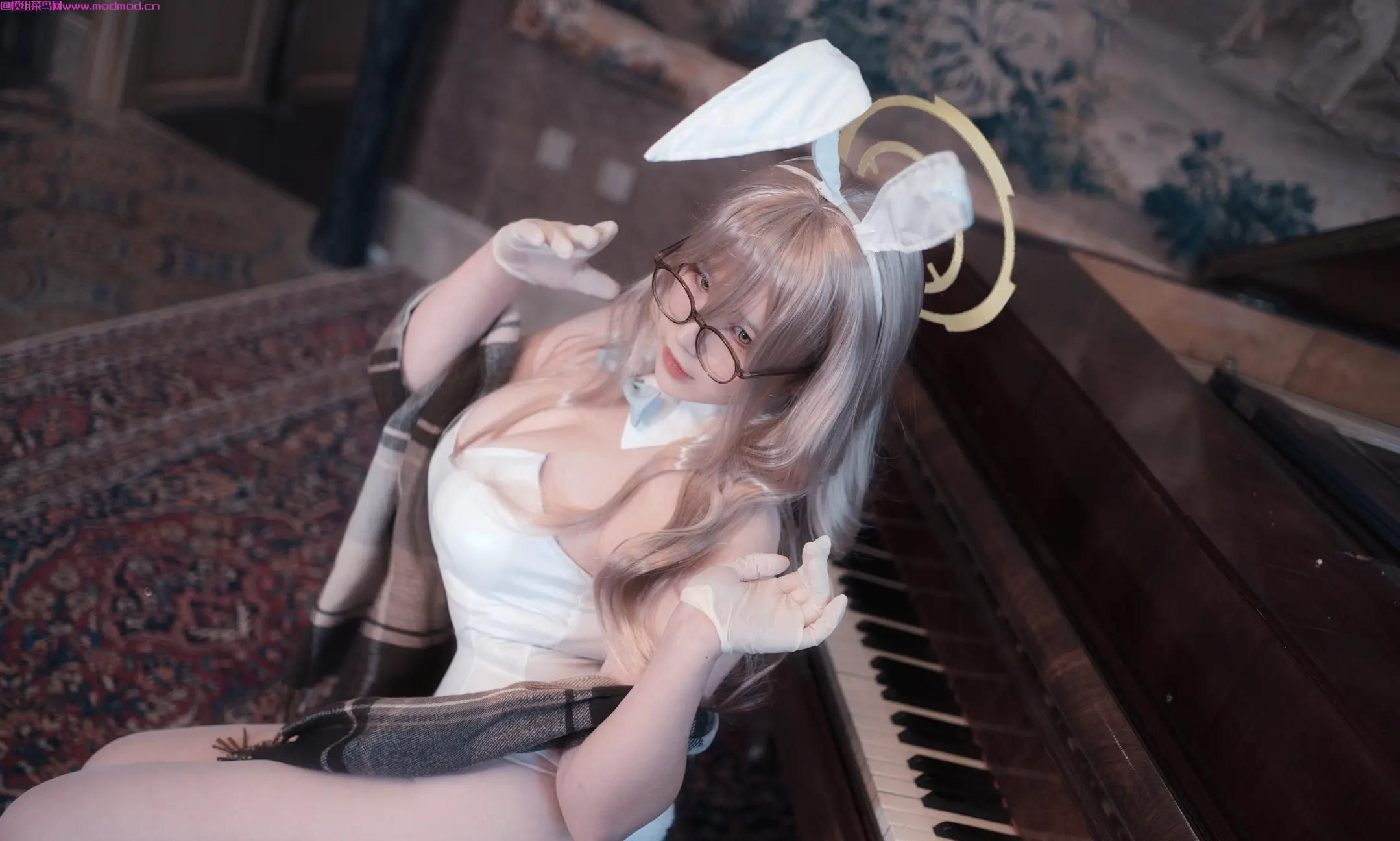 阿半今天很开心cosplay蔚蓝档案室笠茜兔女郎套图47P