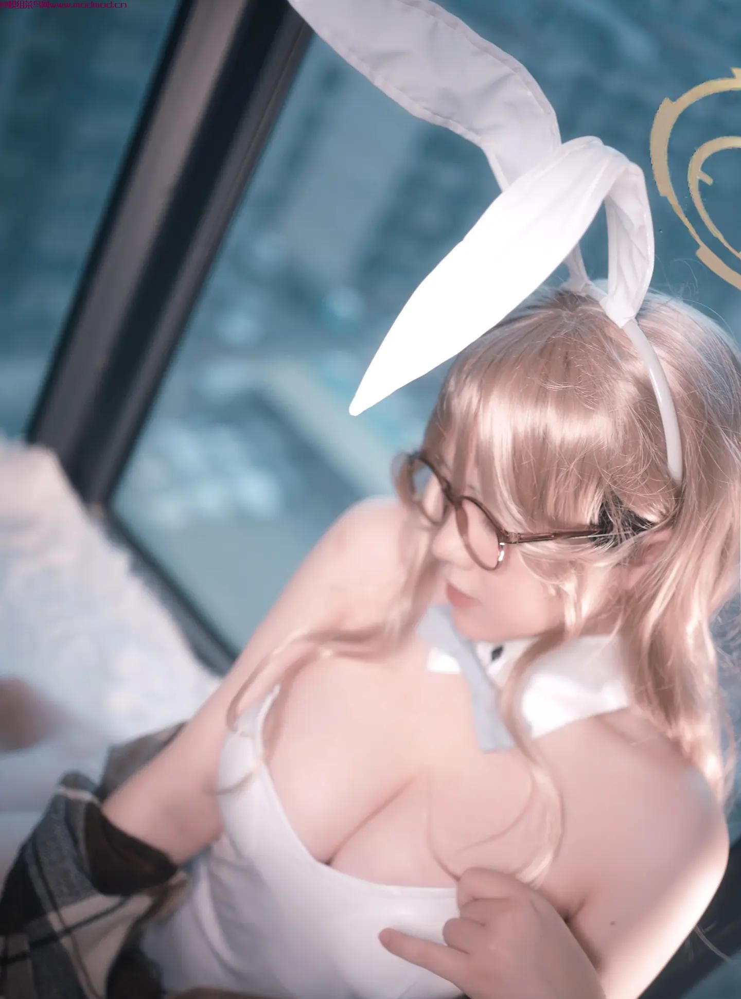 阿半今天很开心cosplay蔚蓝档案室笠茜兔女郎套图47P