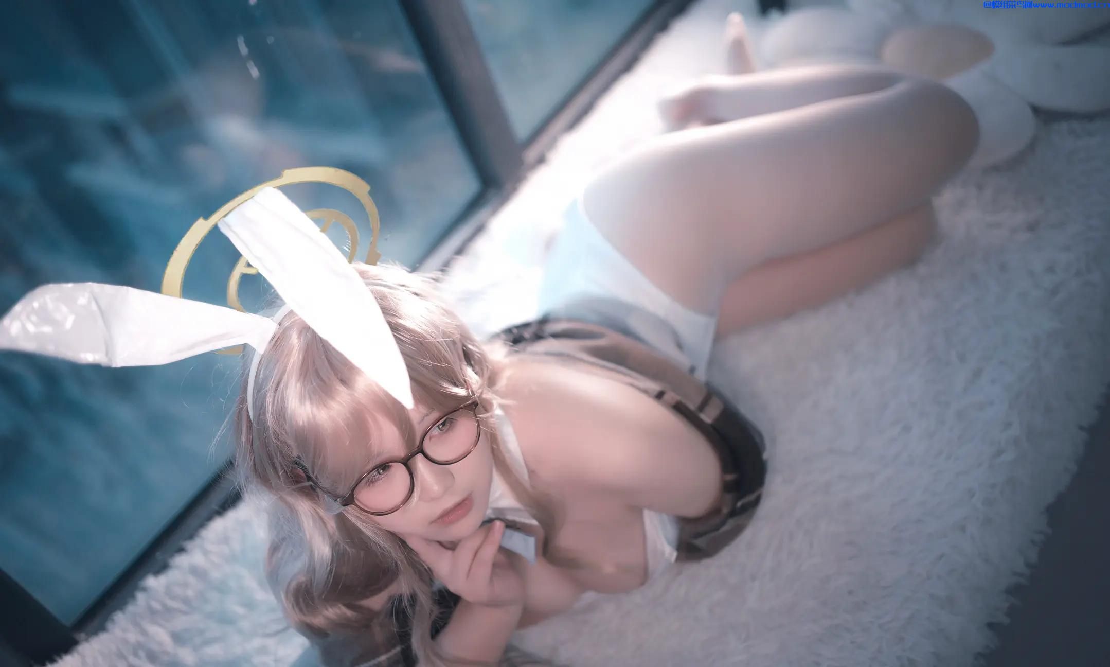 阿半今天很开心cosplay蔚蓝档案室笠茜兔女郎套图47P