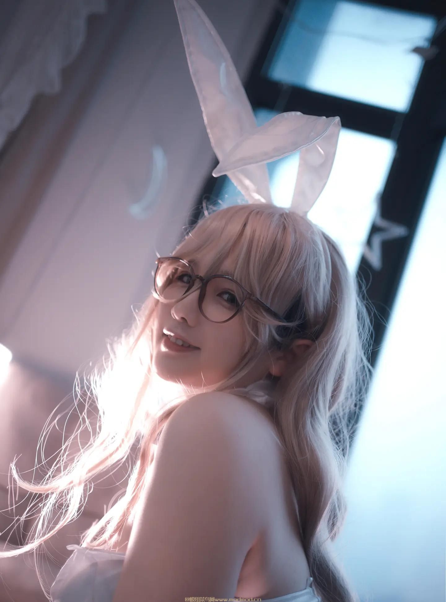 阿半今天很开心cosplay蔚蓝档案室笠茜兔女郎套图47P