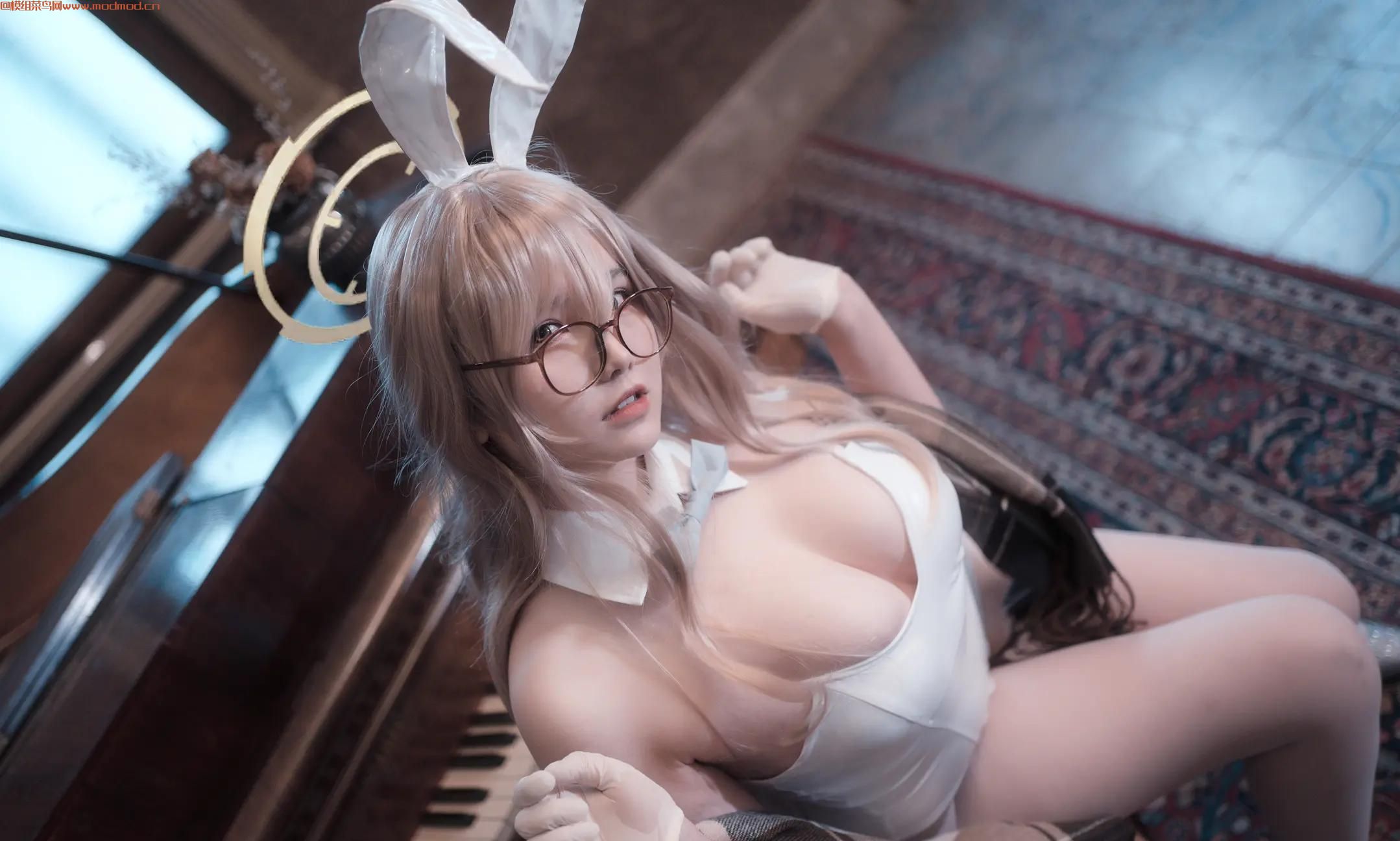 阿半今天很开心cosplay蔚蓝档案室笠茜兔女郎套图47P