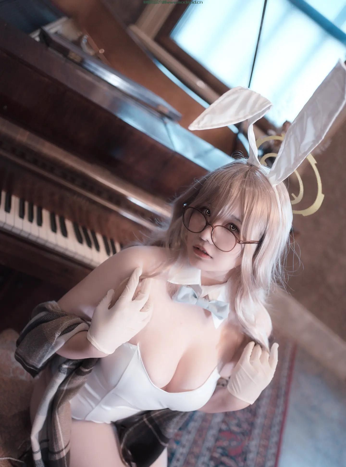 阿半今天很开心cosplay蔚蓝档案室笠茜兔女郎套图47P