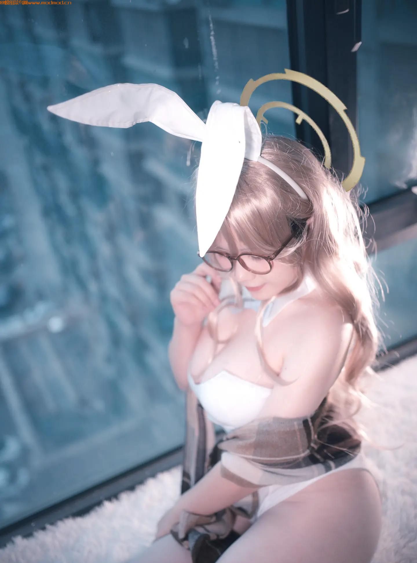 阿半今天很开心cosplay蔚蓝档案室笠茜兔女郎套图47P
