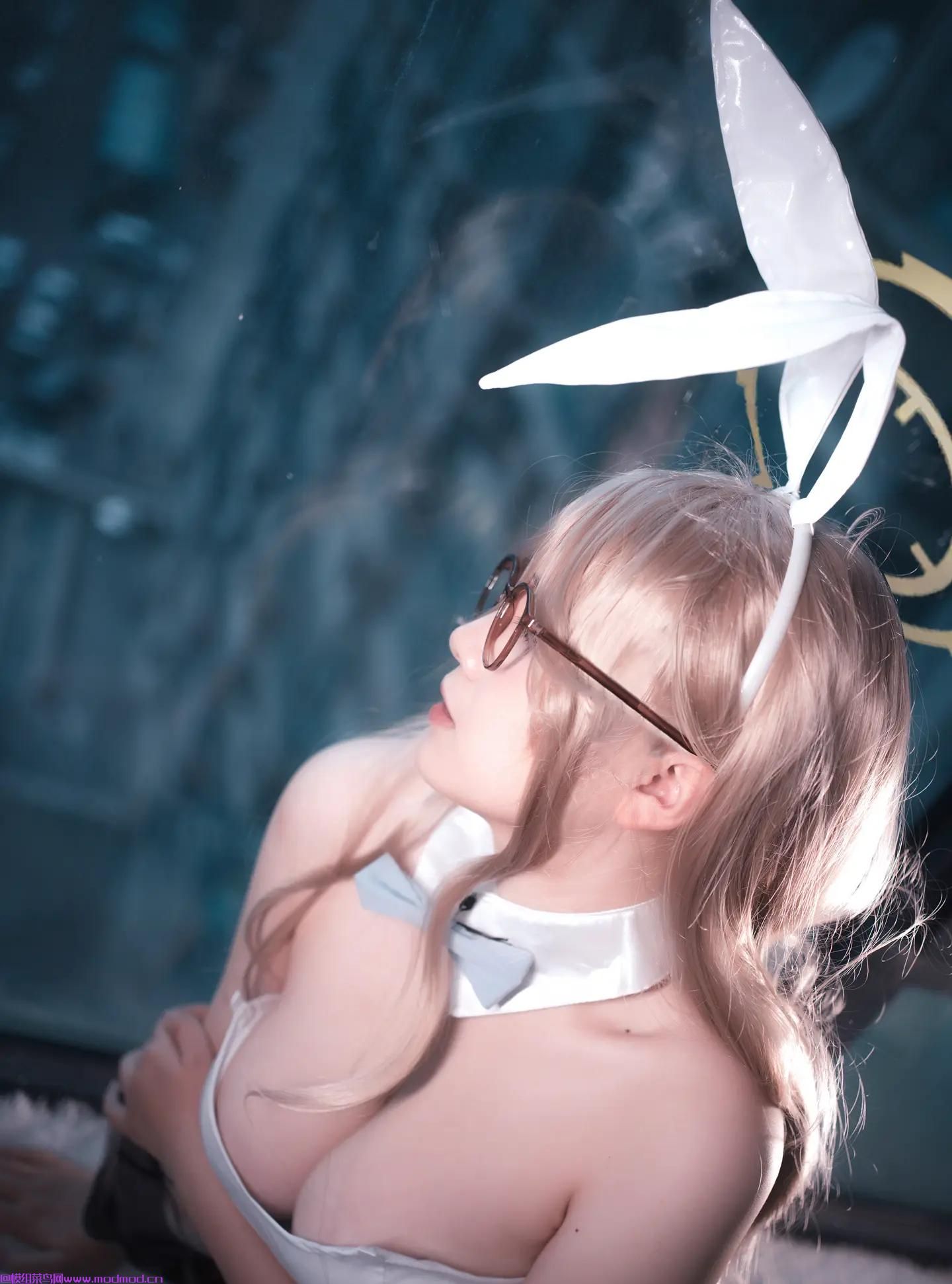 阿半今天很开心cosplay蔚蓝档案室笠茜兔女郎套图47P