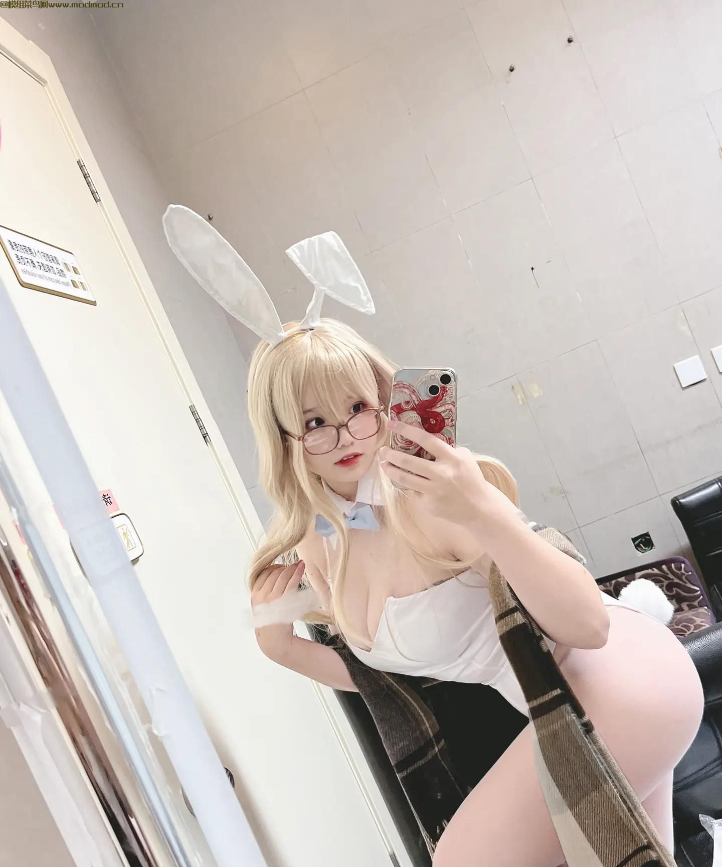 阿半今天很开心cosplay蔚蓝档案室笠茜兔女郎套图47P