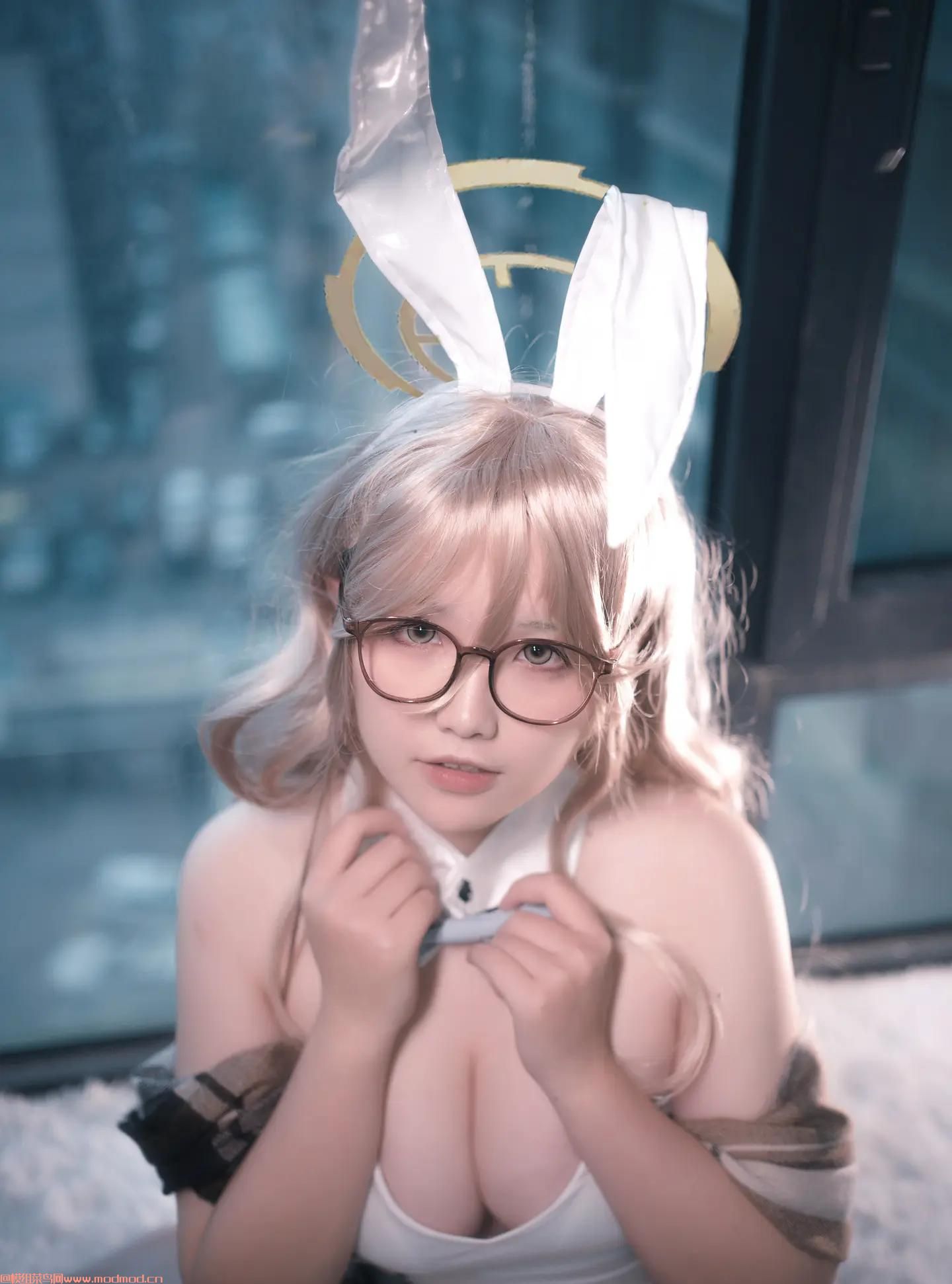 阿半今天很开心cosplay蔚蓝档案室笠茜兔女郎套图47P