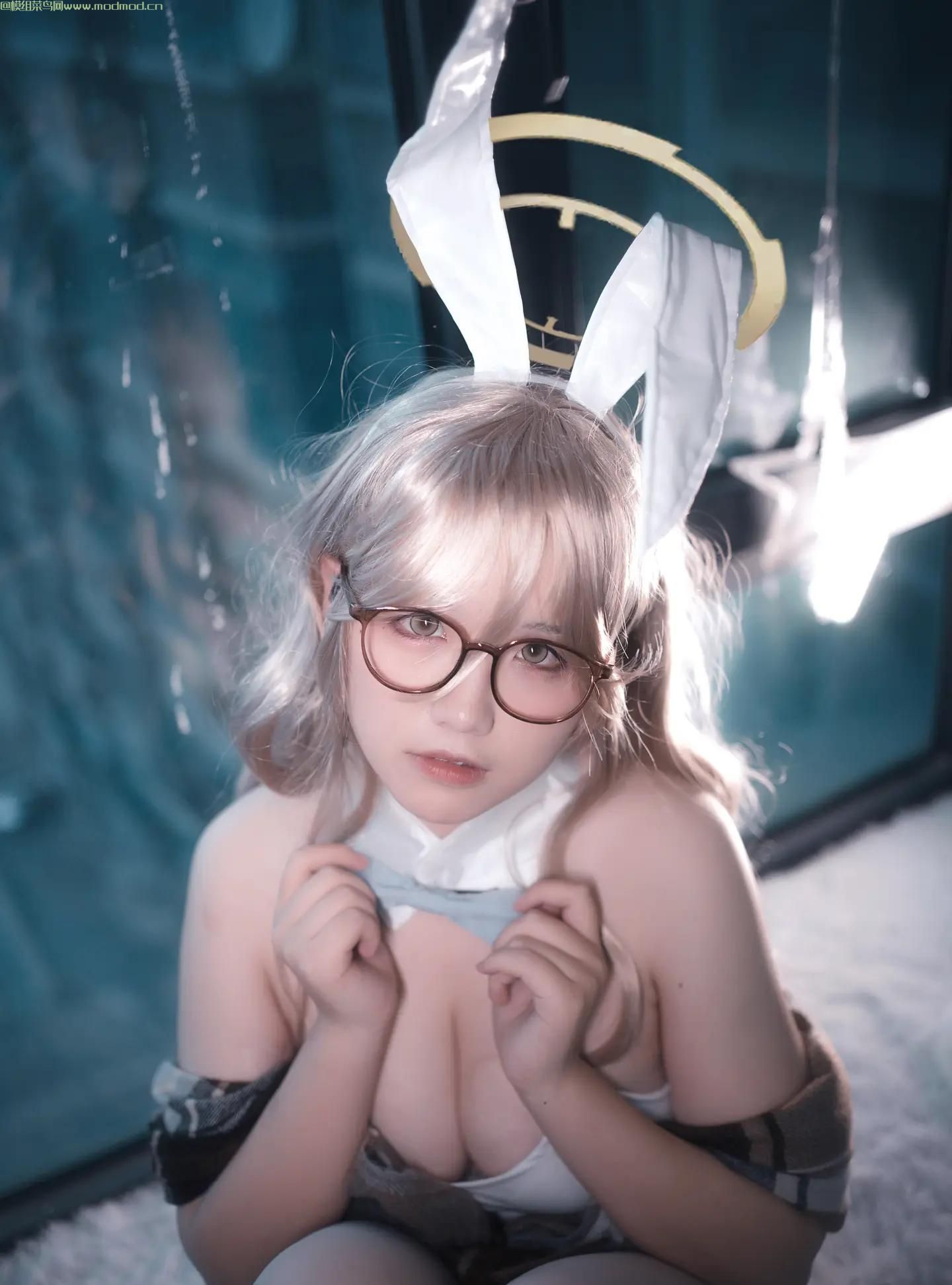 阿半今天很开心cosplay蔚蓝档案室笠茜兔女郎套图47P