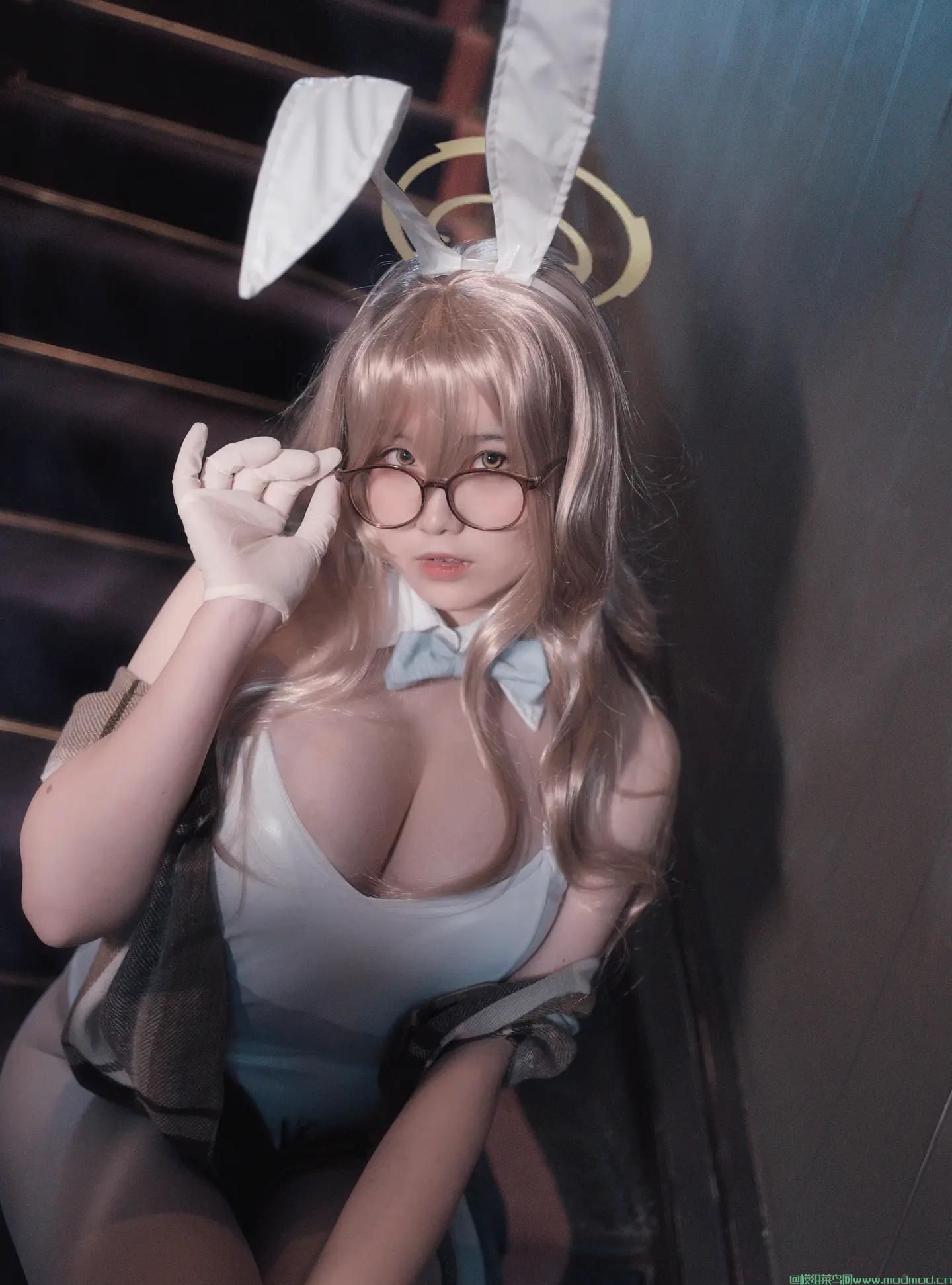 阿半今天很开心cosplay蔚蓝档案室笠茜兔女郎套图47P