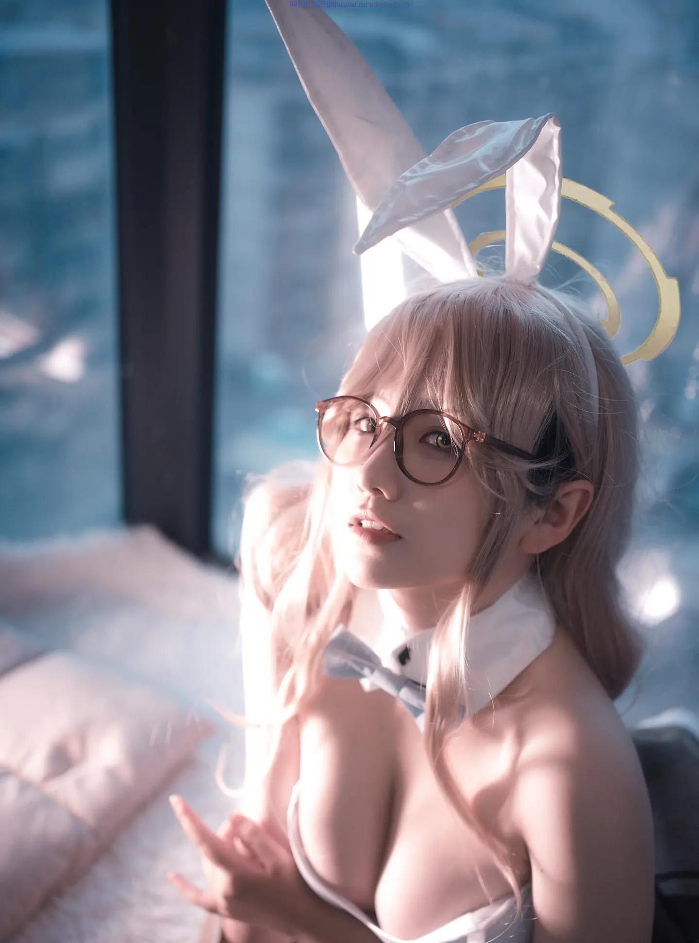 阿半今天很开心cosplay蔚蓝档案室笠茜兔女郎套图47P